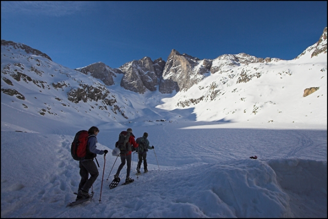 Randonnee Raquettes a Neige a travers les Pyrenees